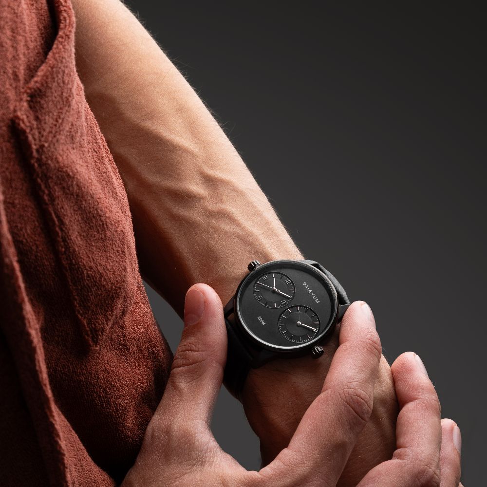 Maxum x Taylor Steele - Black Dial, Black Case & Black Leather Bracelet